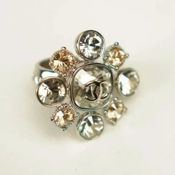 Chanel Crystal Floral CC Ring - Picture 4 of 4
